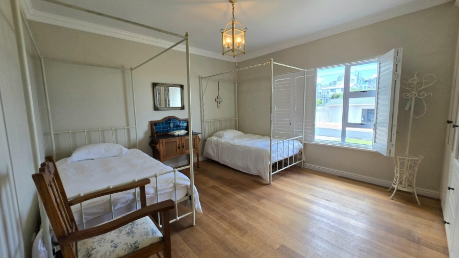 6 Bedroom Property for Sale in Franskraal Western Cape